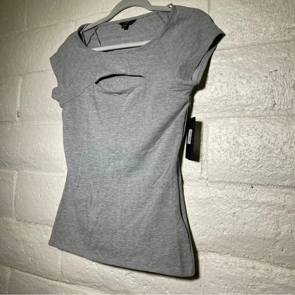 NWT-GUESS gray women's top Size: M - Picture 4 of 7